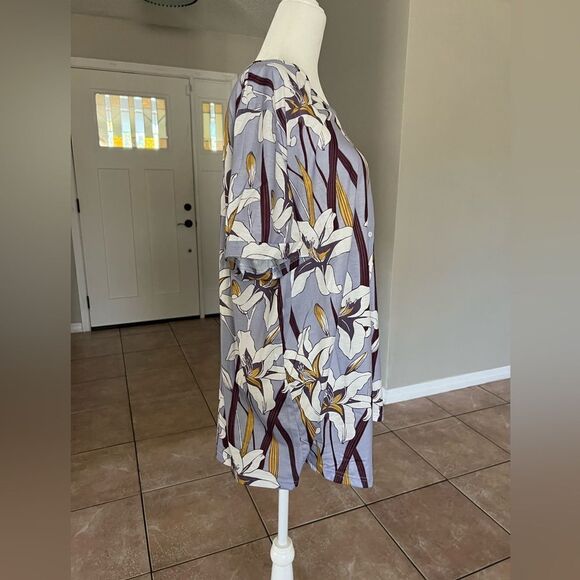 Misslook Woman’s Floral Top - Picture 3 of 8